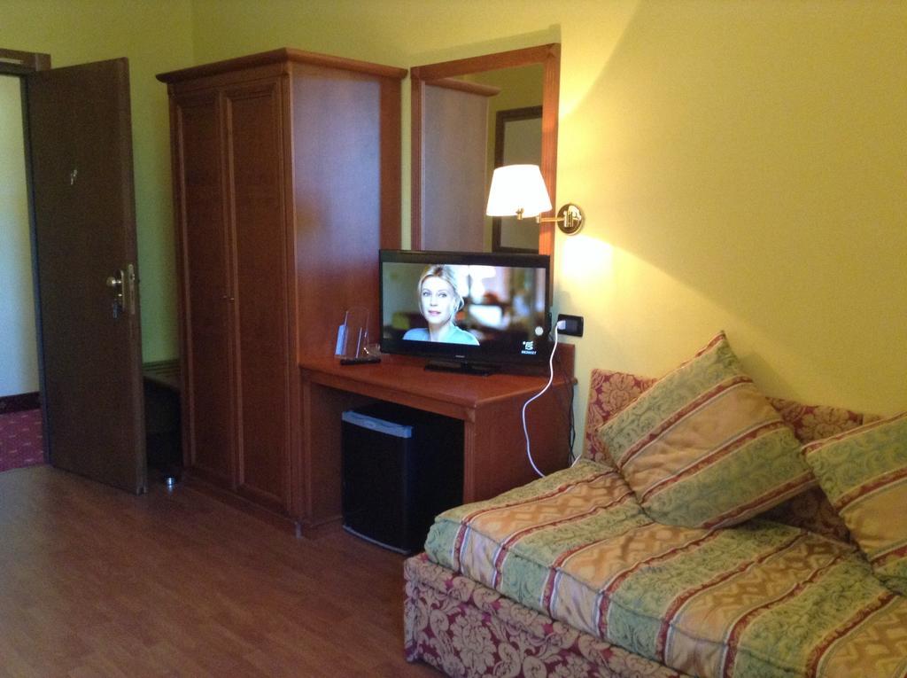 Hotel Cinzia Ristorante Christian E Manuel Верчели Екстериор снимка