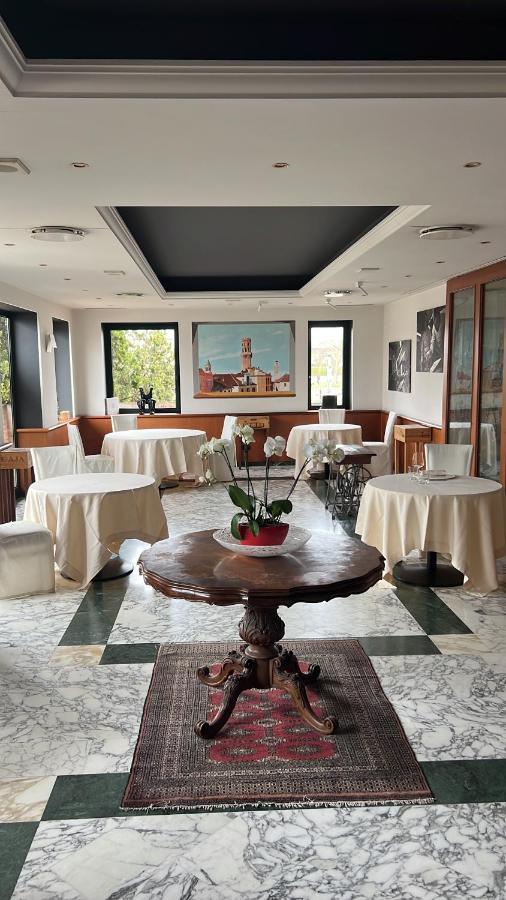 Hotel Cinzia Ristorante Christian E Manuel Верчели Екстериор снимка