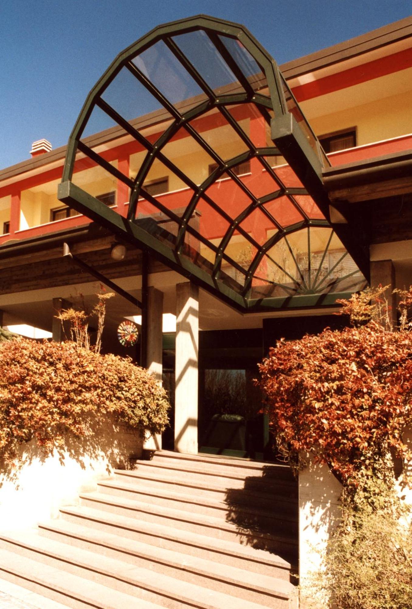 Hotel Cinzia Ristorante Christian E Manuel Верчели Екстериор снимка
